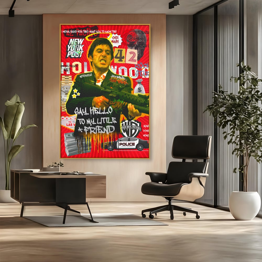 Tablou canvas cu tablou canvas cu portretul lui alfredo pacino, in rama de aluminiu auriu, pe perete intr-un birou
